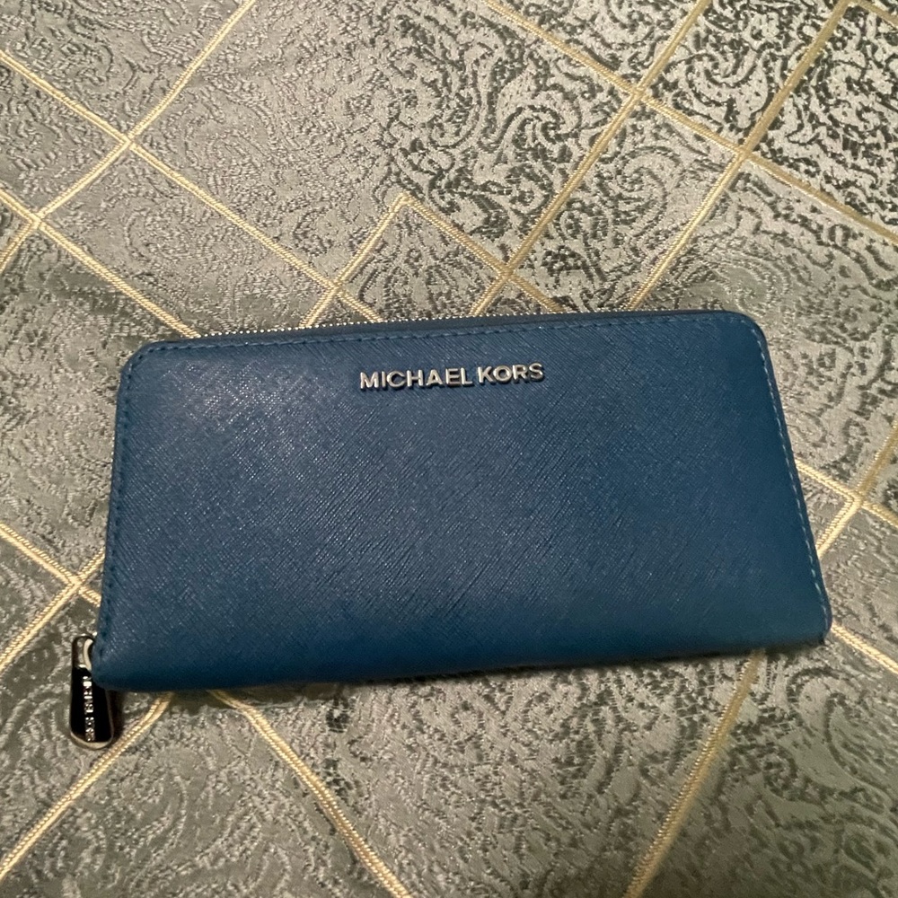 Beautiful Micheal Kors Wallet